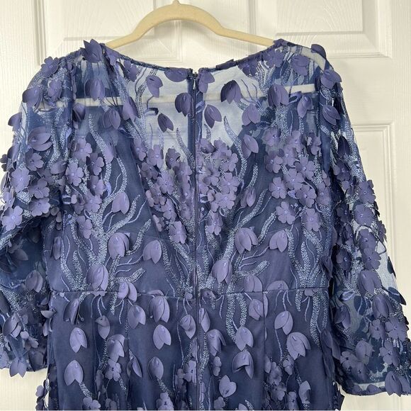 Sz 12 CARMEN MARC VALVO INFUSION
Blue 3D Floral Mermaid Gown $495 MSRP NWT - Picture 6 of 17